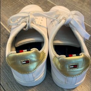 Tommy Hilfiger Womens size 6